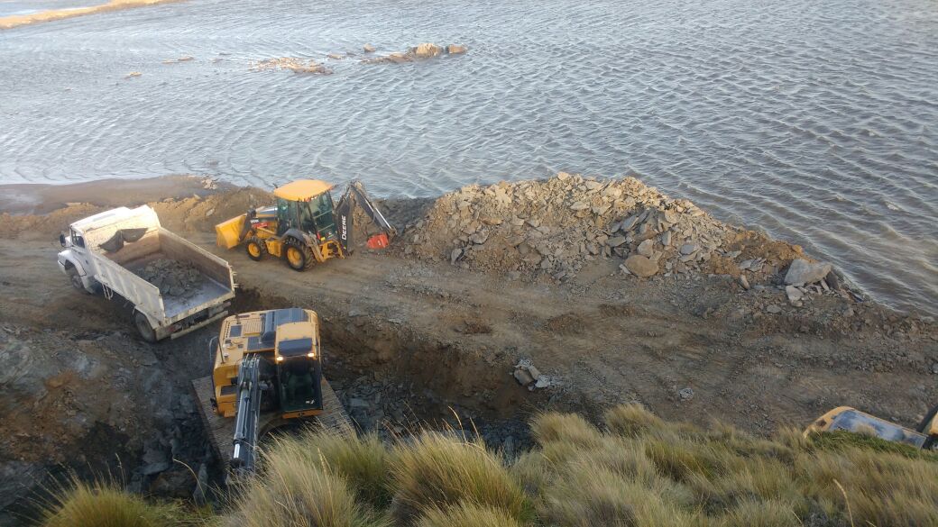  AVANZAN LAS OBRAS EN LA COSTA DEL RÍO GRANDE PARA LA CONSTRUCCIÓN DE LA TOMA DE LA NUEVA PLANTA POTABILIZADORA DE AGUA