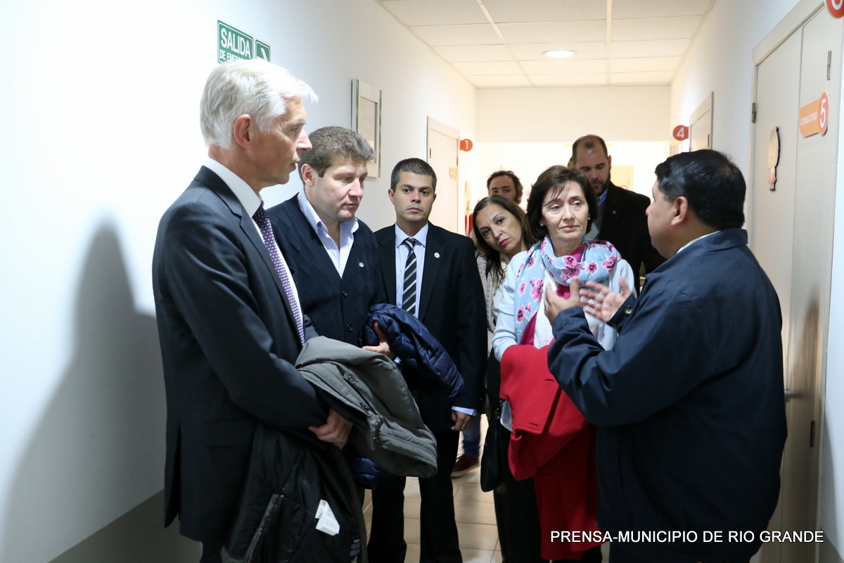 El intendente Melella recorrió junto al embajador del Reino de Noruega el Centro de Rehabilitación Mamá Margarita