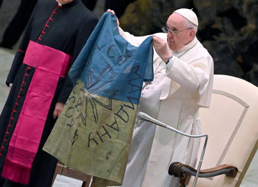 El papa lamenta la «locura de la guerra» en un Domingo de Ramos multitudinario