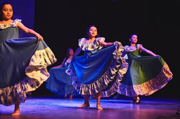 Noche Más Larga: Presentaron una Peña Folclórica en el Centro Cultural Esther Fadul