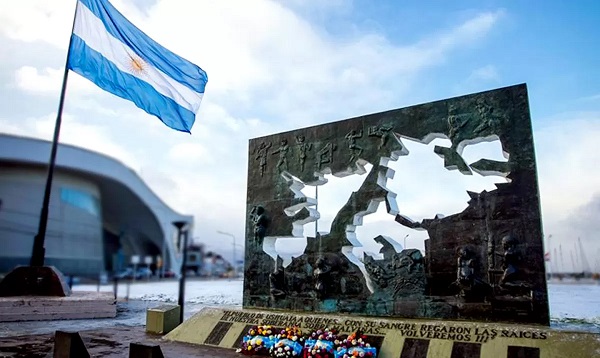 La Unión Europea realizó un histórico pronunciamiento reafirmó su soberanía sobre Malvinas y denunció una militarización británica