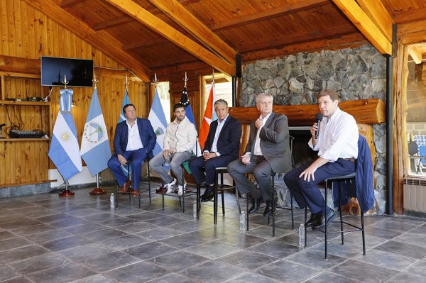 Mandatarios patagónicos: «Queremos dar un mensaje de defensa de los recursos naturales de nuestro pueblo»