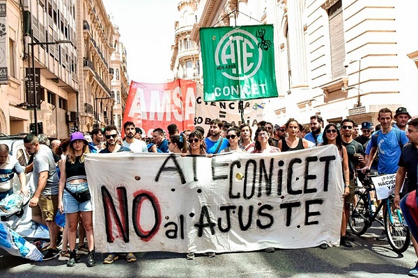 La protesta de los trabajadores frente al ajuste del Gobierno sobre el Conicet.