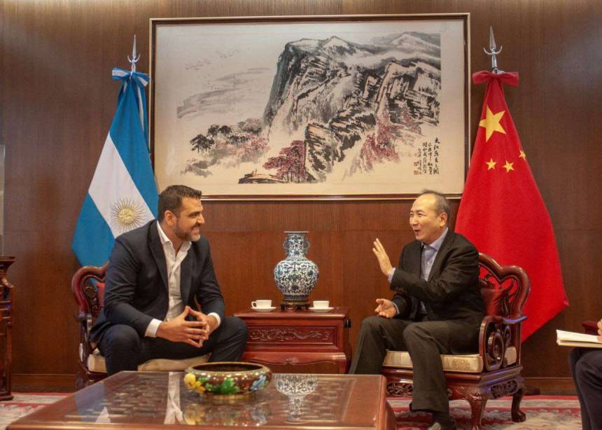 Walter Vuoto y Embajador Chino Wang Wei Analizan Cooperación y Desarrollo para Ushuaia