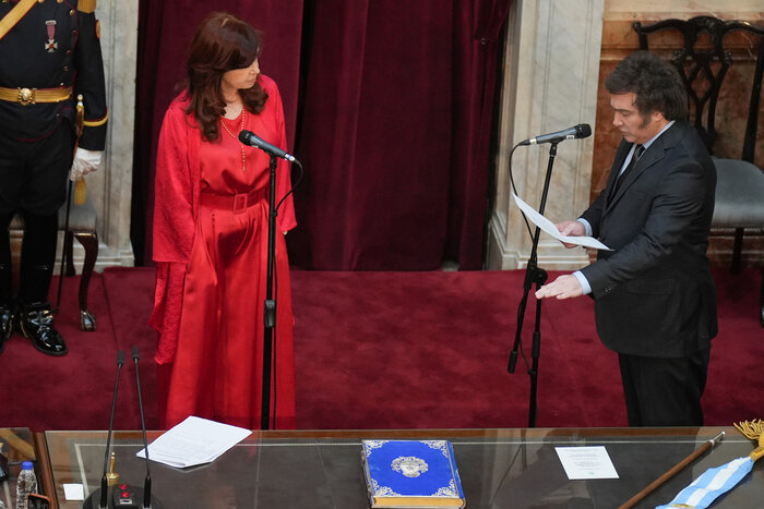  Cristina Kirchner durante la jura de Javier Milei como presidente.. Imagen: NA