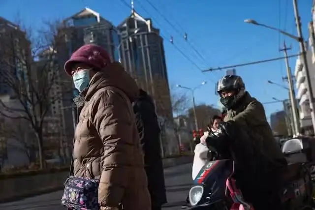 el Centro para el Control y la Prevención de Enfermedades de China informó un aumento en las tasas de enfermedades respiratorias similares a la gripe, con el virus HMPV 