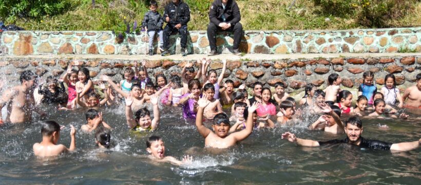 Colonias de Verano 2025: Niños y niñas disfrutaron de una jornada en las Termas del Río Valdez