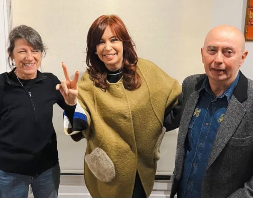  La despedida de la expresidenta Cristina Kirchner homenajeó al músico tras conocerse su muerte a los 77 años. Redes Sociales