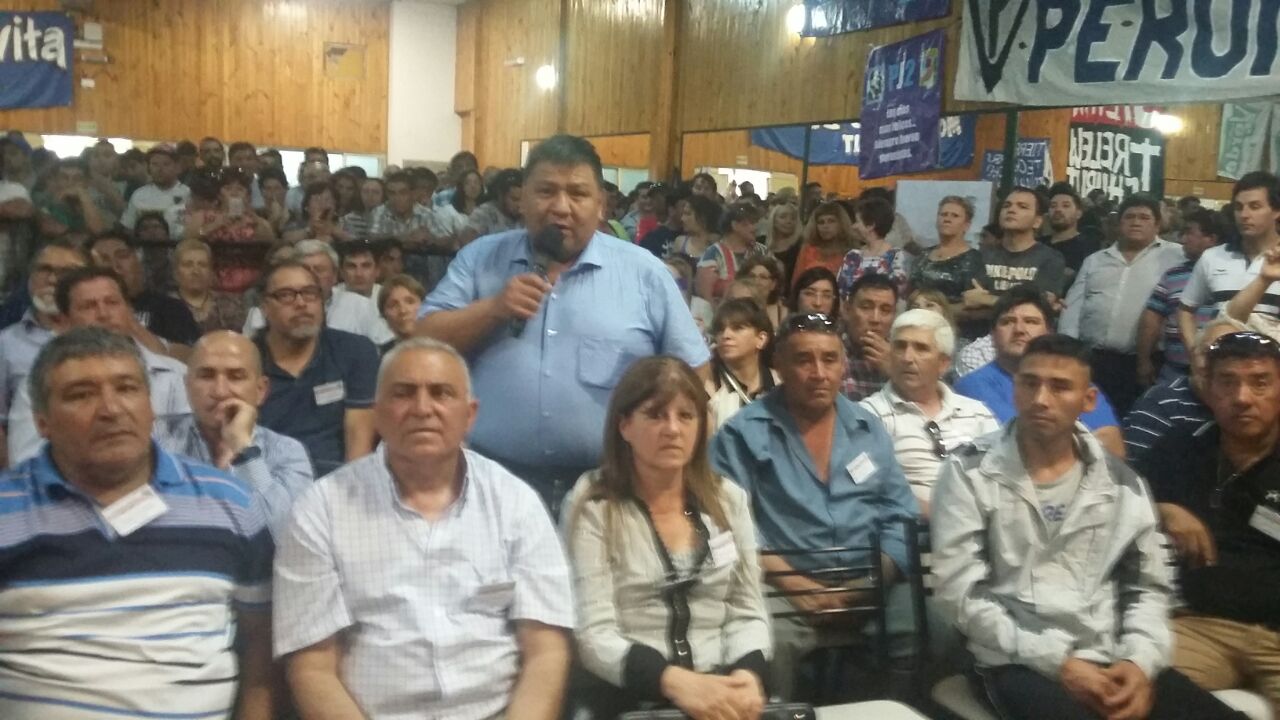 Por su parte, “Loma” Ávila al tomar la palabra como congresal reconoció que el único conductor es el intendente de Comodoro Rivadavia, Carlos Linares