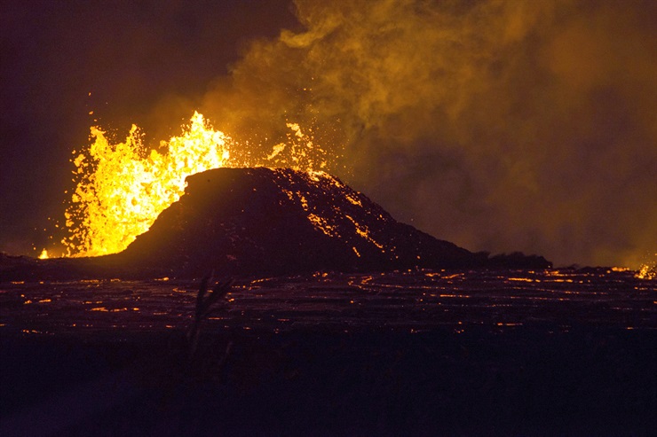 Una fisura lanza lava ardiente Fuente: AP