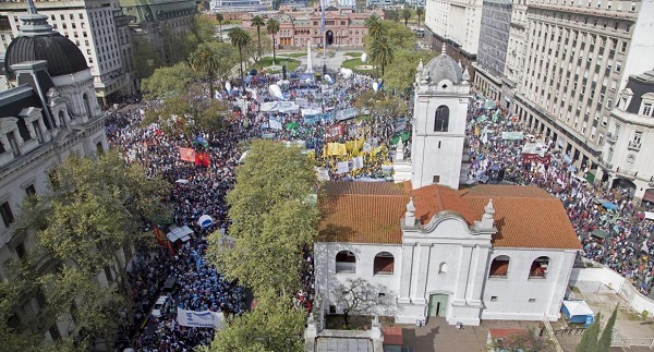   Masiva movilización a Plaza de Mayo Imagen: Bernardino Avila